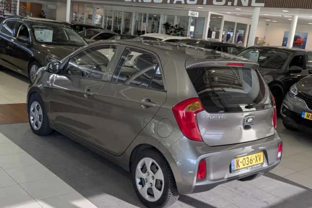 Kia Picanto (2016) thumbnail 3