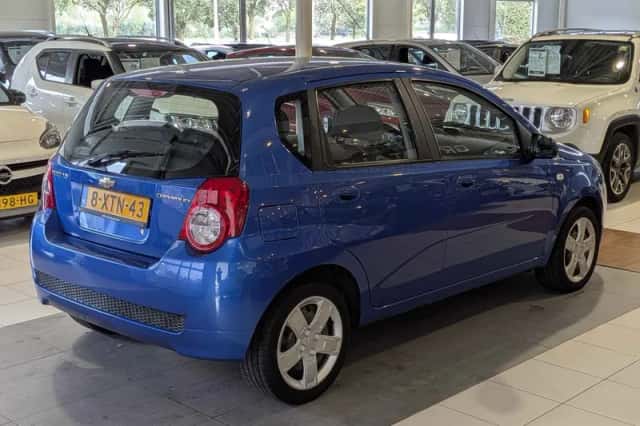 Chevrolet Aveo (2012) thumbnail 4