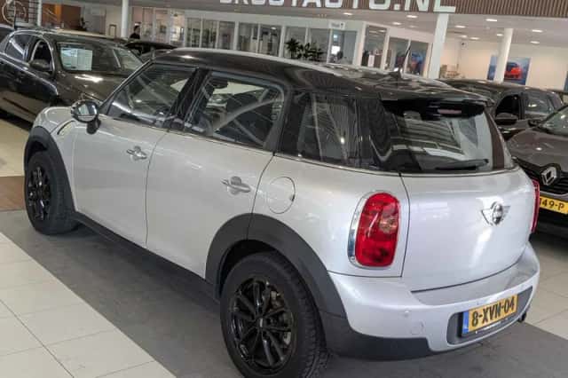 MINI Countryman (2011) thumbnail 3