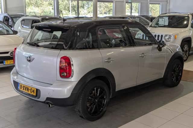 MINI Countryman (2011) thumbnail 4