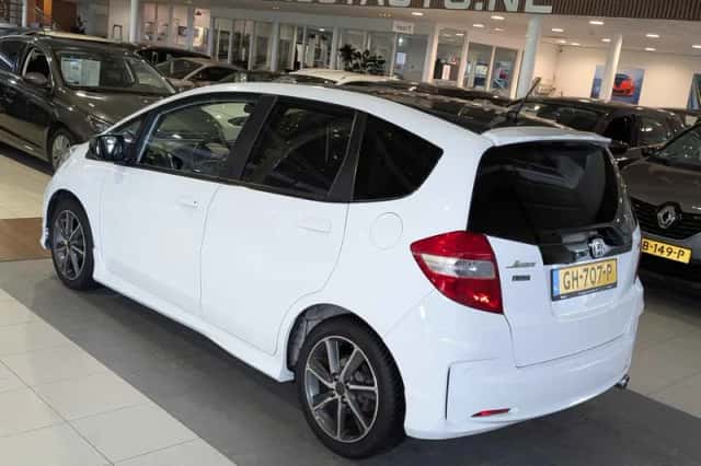 Honda Jazz (2015) thumbnail 3