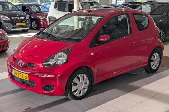 Toyota Aygo (2009) thumbnail 2