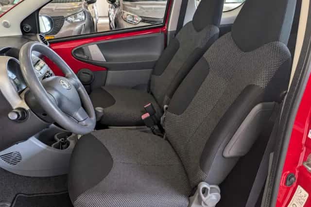 Toyota Aygo (2009) thumbnail 6