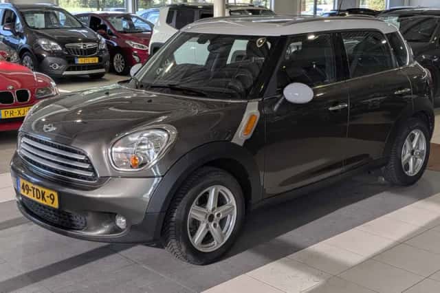 MINI Countryman (2012) thumbnail 2