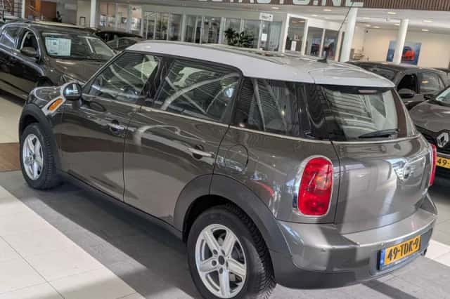 MINI Countryman (2012) thumbnail 3