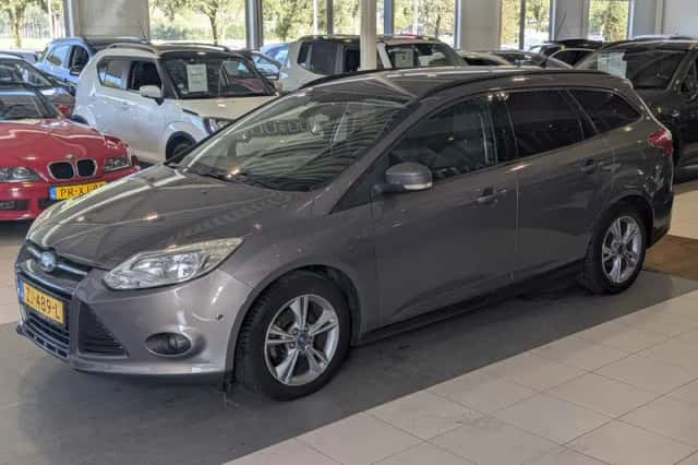 Ford Focus (2013) thumbnail 2