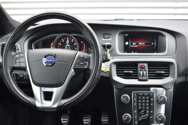 Volvo V40 (2015) thumbnail 4
