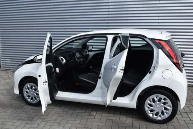 Toyota Aygo (2020) thumbnail 3