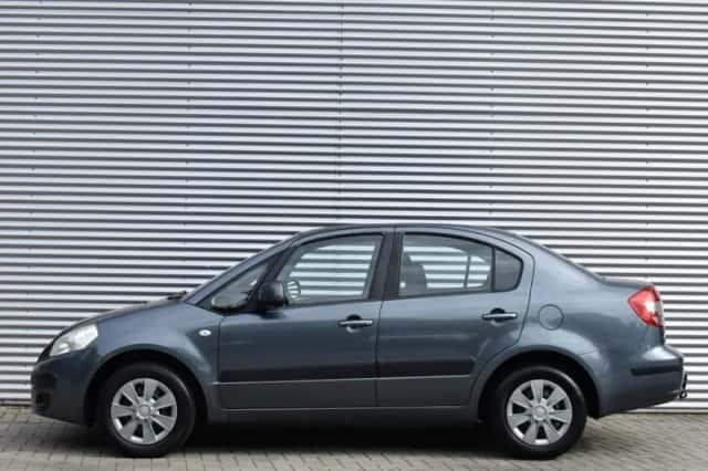 Suzuki SX4 (2008) thumbnail 2