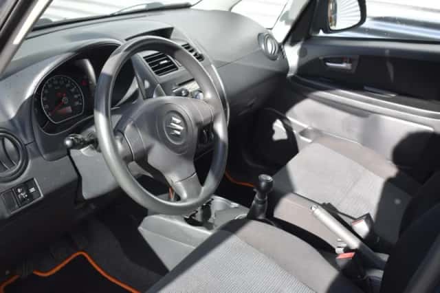 Suzuki SX4 (2008) thumbnail 3