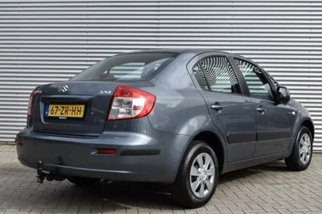 Suzuki SX4 (2008) thumbnail 4