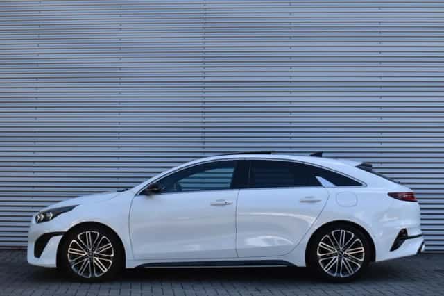 Kia ProCeed (2022) thumbnail 2