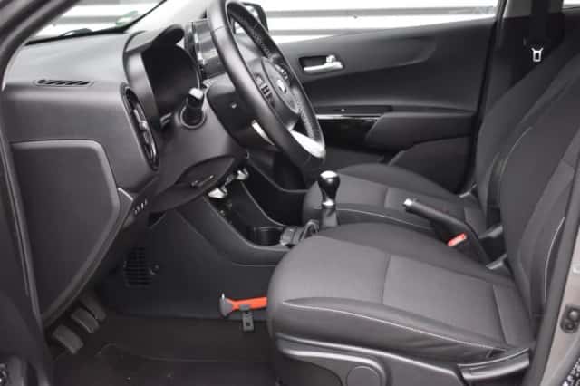 Kia Picanto (2021) thumbnail 6