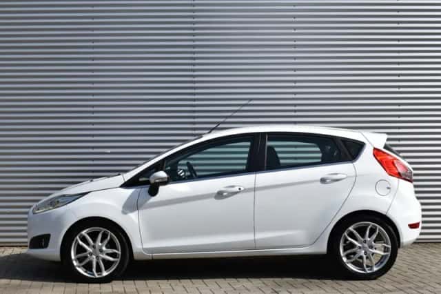 Ford Fiesta (2013) thumbnail 2