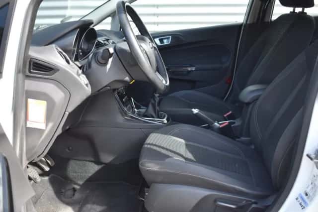 Ford Fiesta (2013) thumbnail 4