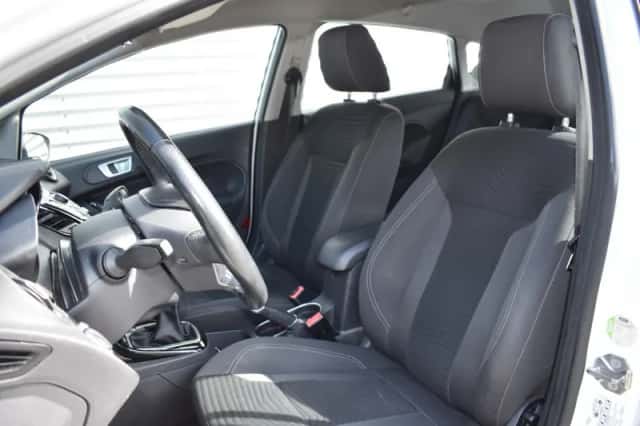 Ford Fiesta (2013) thumbnail 5