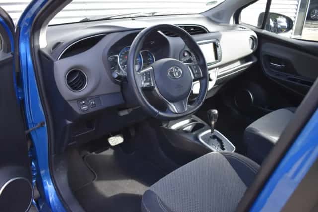 Toyota Yaris (2015) thumbnail 3