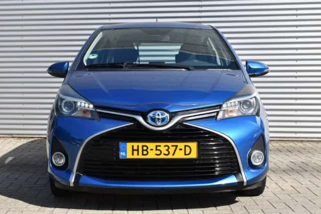 Toyota Yaris (2015) thumbnail 5