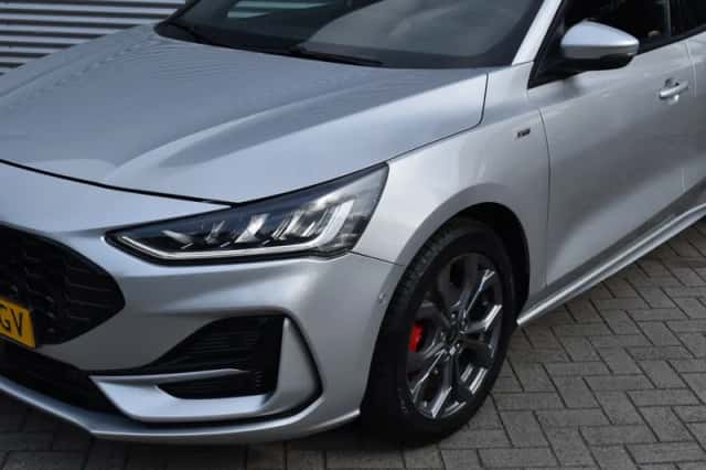 Ford Focus (2022) thumbnail 2