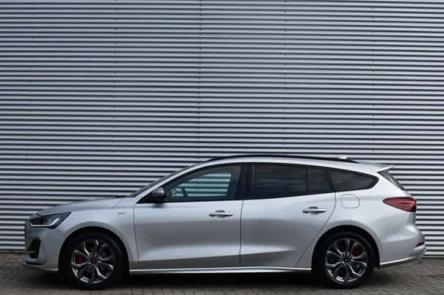 Ford Focus (2022) thumbnail 3