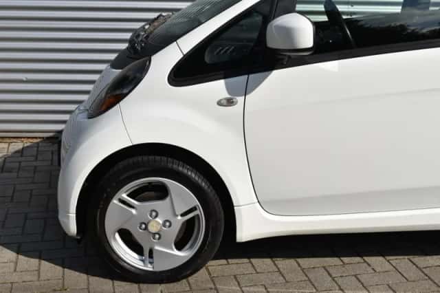 Mitsubishi i-MiEV (2011) thumbnail 3