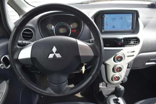 Mitsubishi i-MiEV (2011) thumbnail 5