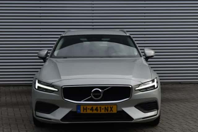 Volvo V60 (2020) thumbnail 3