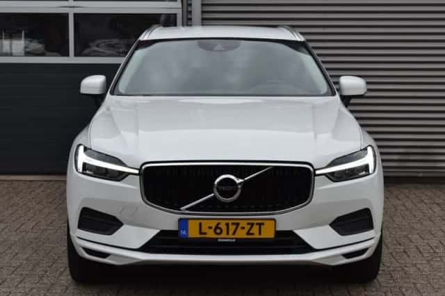 Volvo XC60 (2021) thumbnail 3
