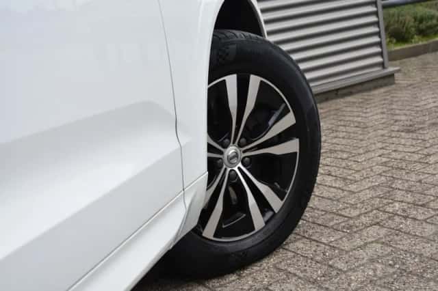 Volvo XC60 (2021) thumbnail 6