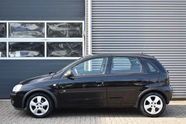 Opel Corsa (2004) thumbnail 2