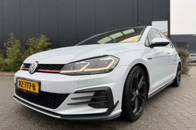 Volkswagen Golf (2018) thumbnail 1