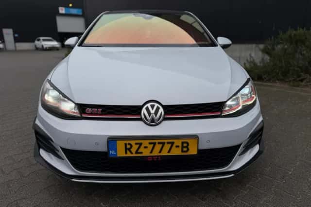 Volkswagen Golf (2018) thumbnail 3