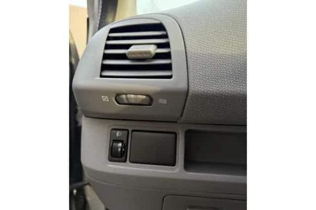 Nissan Micra (2003) thumbnail 5