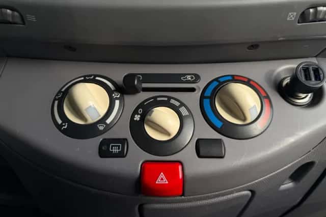 Nissan Micra (2003) thumbnail 6