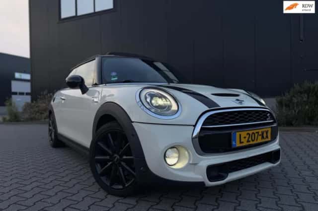 MINI Cooper S (2016) thumbnail 1