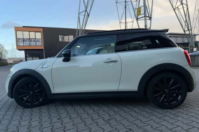 MINI Cooper S (2016) thumbnail 3