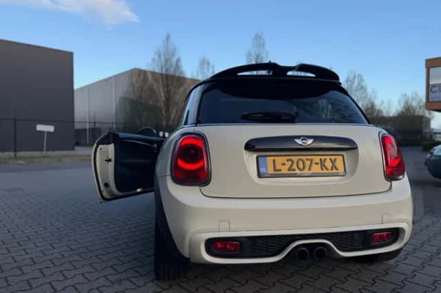 MINI Cooper S (2016) thumbnail 5