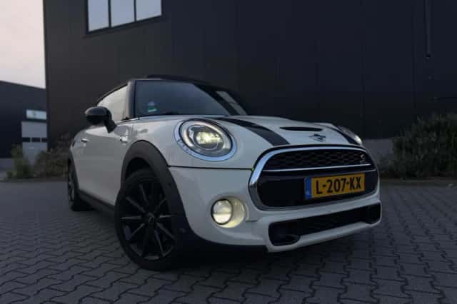 MINI Cooper S (2016) thumbnail 6