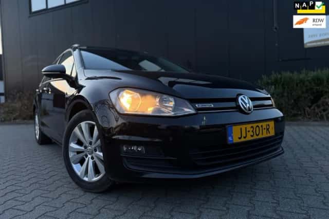 Volkswagen Golf (2016) thumbnail 1