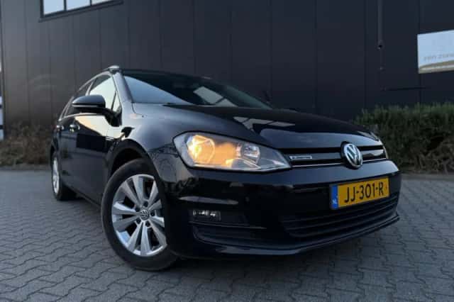 Volkswagen Golf (2016) thumbnail 2