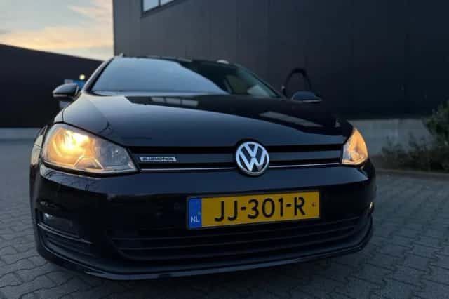 Volkswagen Golf (2016) thumbnail 3