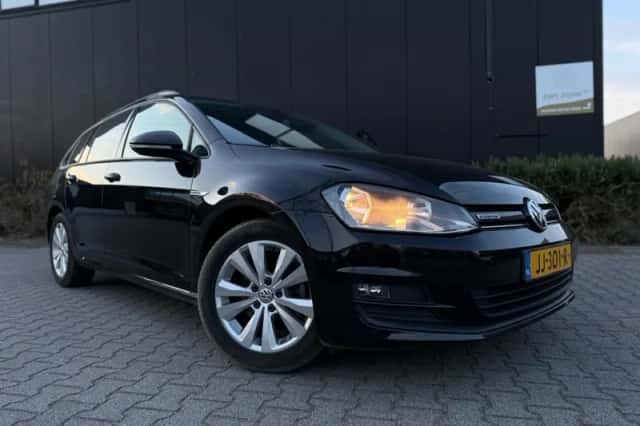 Volkswagen Golf (2016) thumbnail 4