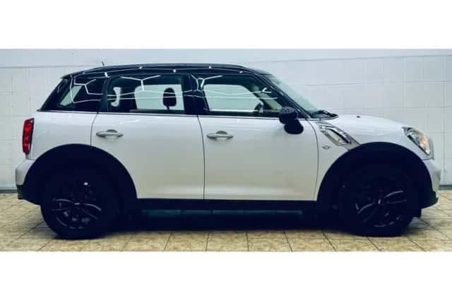 MINI Countryman (2010) thumbnail 2