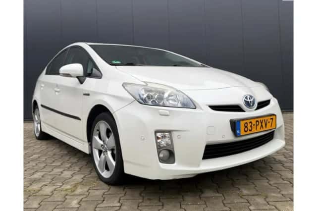 Toyota Prius (2011) thumbnail 1