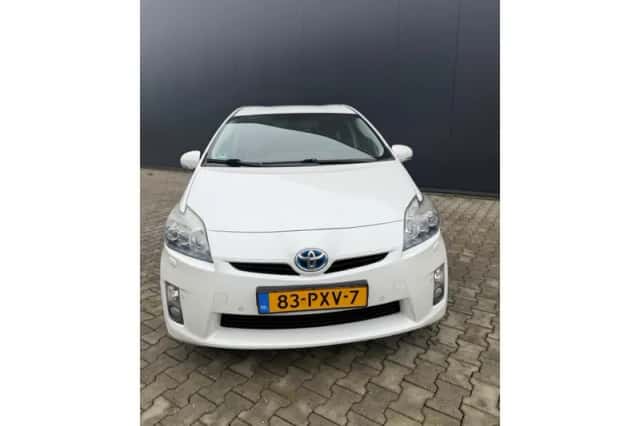 Toyota Prius (2011) thumbnail 3