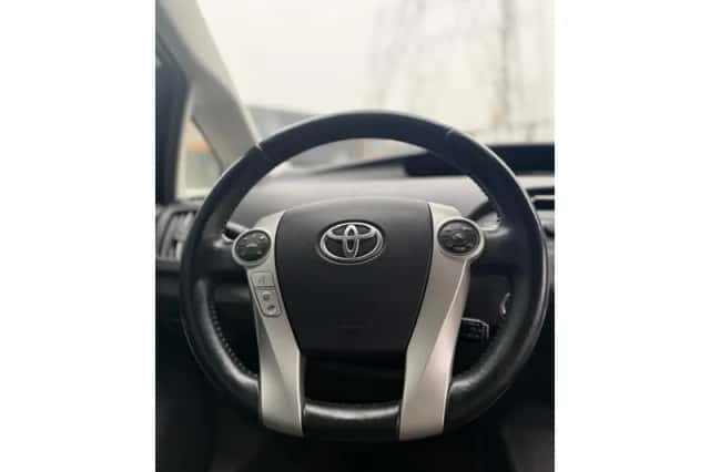 Toyota Prius (2011) thumbnail 5