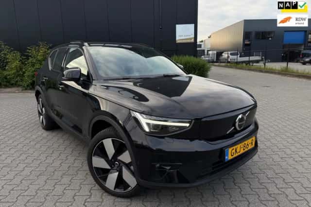 Volvo EX40 (2024) thumbnail 1