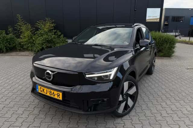 Volvo EX40 (2024) thumbnail 2