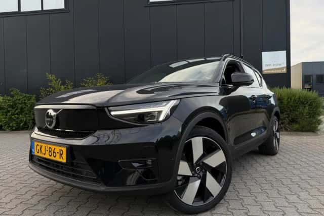 Volvo EX40 (2024) thumbnail 3