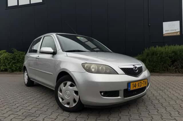 Mazda 2 (2007) thumbnail 2